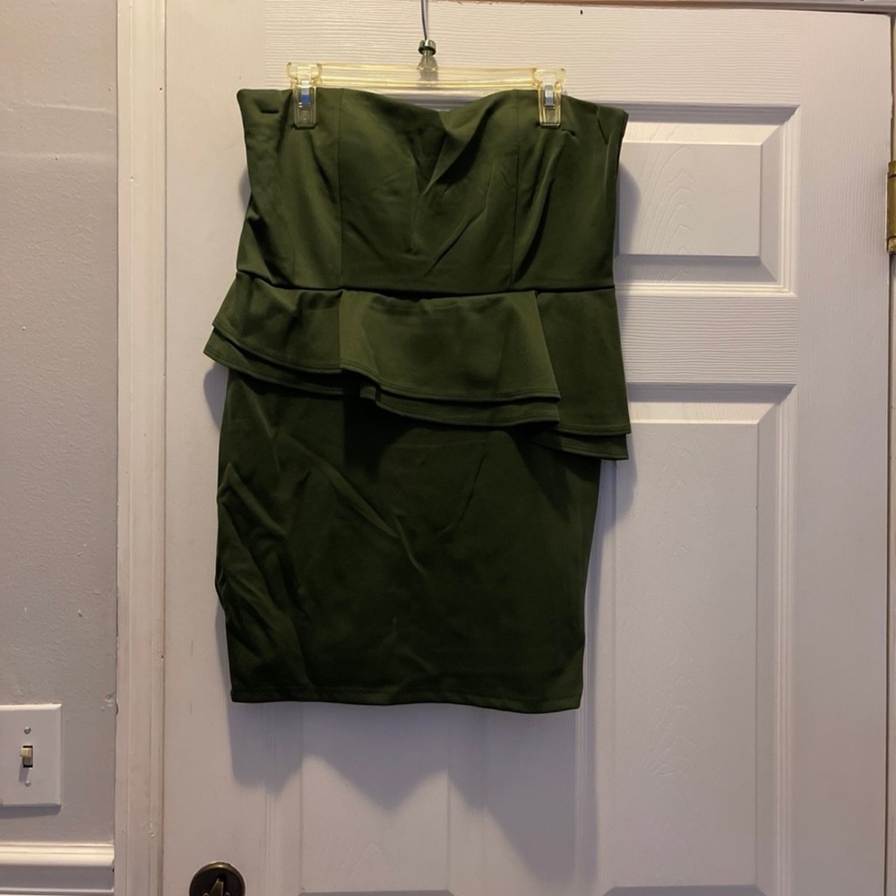 Brat Star Green Strapless Peplum Dress